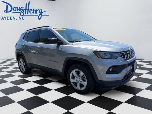 Used 2024 Jeep Compass Latitude w/ Altitude Special Edition AWD/4WD image 7
