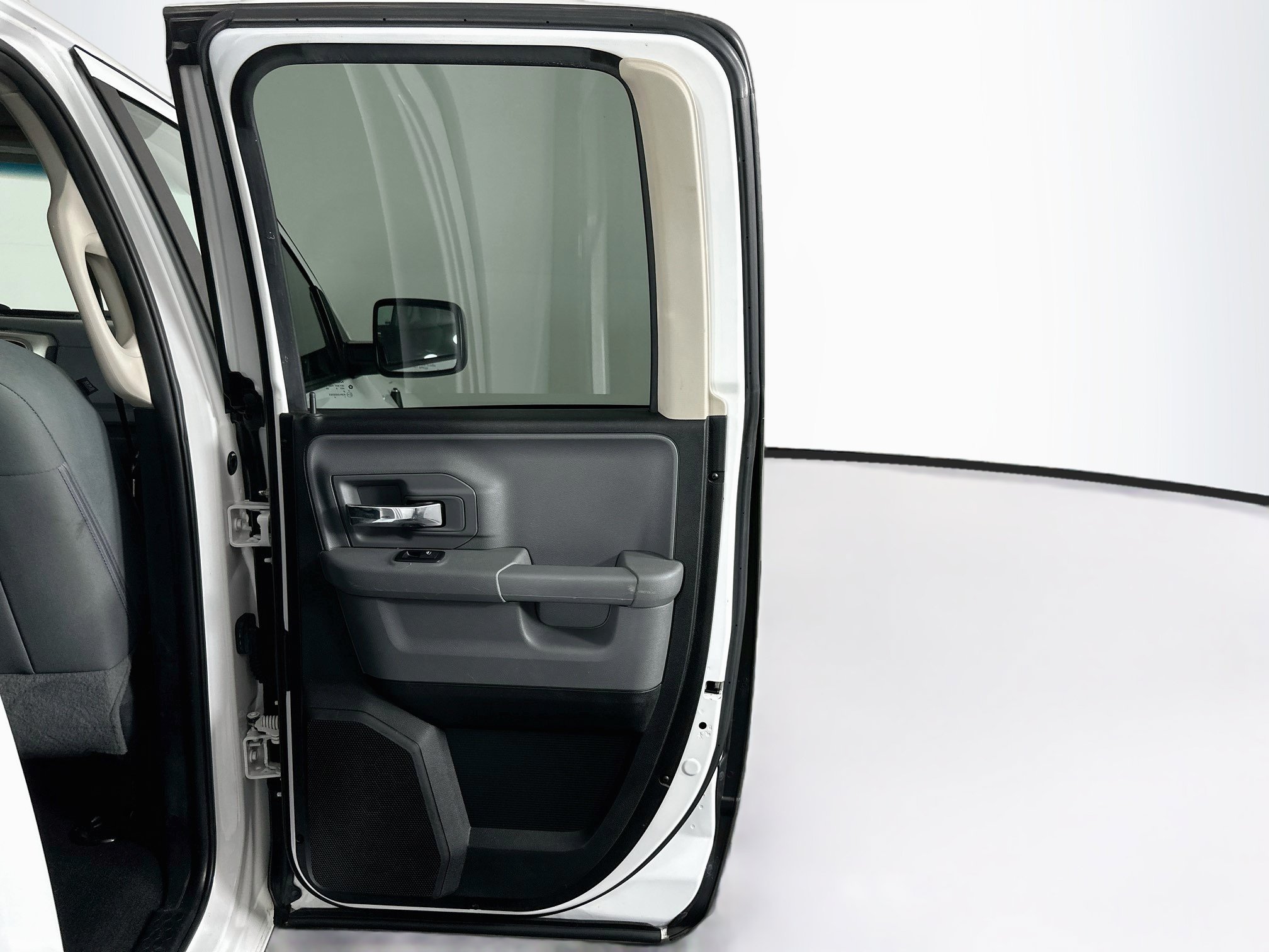 Used 2018 RAM 1500 Classic SLT RWD image 27
