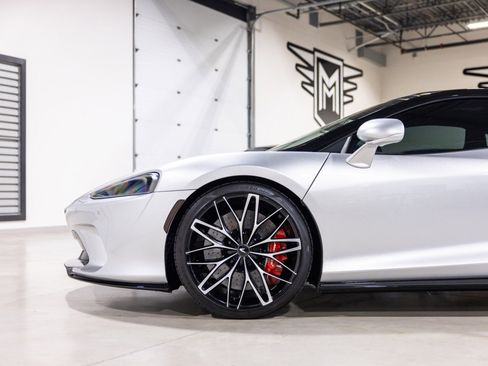 Used 2022 McLaren GT RWD image 17