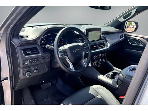 Used 2023 Chevrolet Tahoe Z71 w/ Luxury Package AWD/4WD image 17