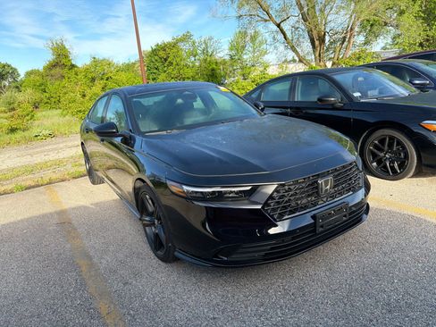 Used 2025 Honda Accord Sport image 3
