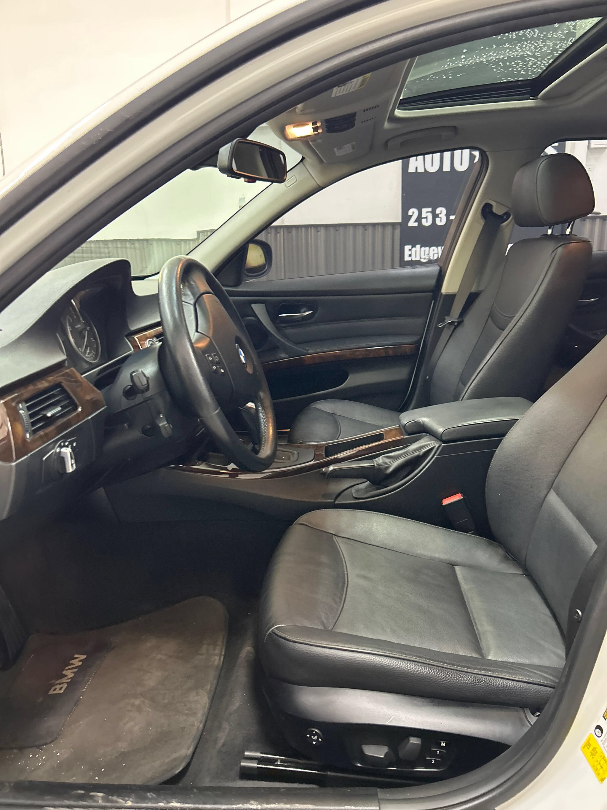 Used 2011 BMW 328i xDrive Sedan w/ Premium Pkg AWD/4WD image 8