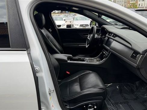 Used 2016 Jaguar XF S RWD image 16