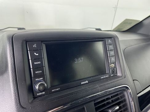 Used 2017 Dodge Grand Caravan SXT FWD image 7