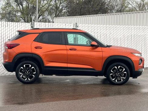Used 2022 Chevrolet TrailBlazer LT w/ Driver Confidence Package AWD/4WD image 3