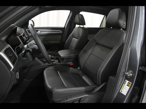 Used 2023 Volkswagen Atlas Cross Sport SEL AWD/4WD image 5