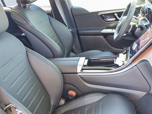 Used 2024 Mercedes-Benz GLC 300 4MATIC image 15