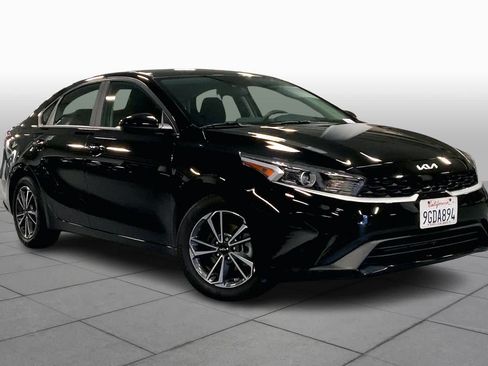 Used 2023 Kia Forte LXS image 2