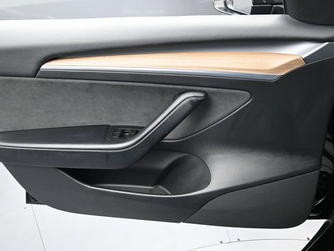 Used 2021 Tesla Model 3 Standard Range Plus image 22