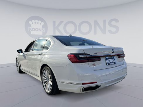 Used 2022 BMW 740i xDrive w/ Premium Package image 4