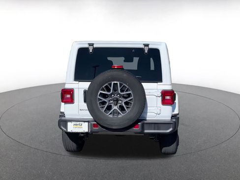 Used 2025 Jeep Wrangler Sahara image 14
