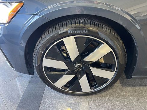 Used 2025 Volvo S60 T8 Ultra w/ Climate Package image 22