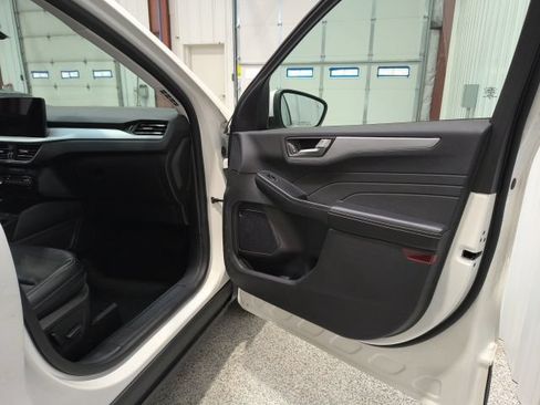 Certified 2023 Ford Escape Platinum AWD/4WD image 22