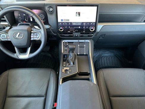 Used 2026 Lexus GX 550 w/ Accessory Package (31) AWD/4WD image 14