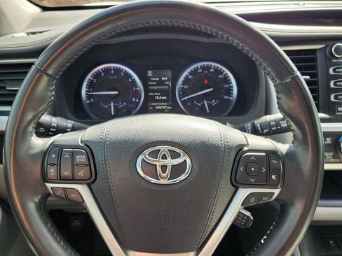 Used 2019 Toyota Highlander Limited image 31