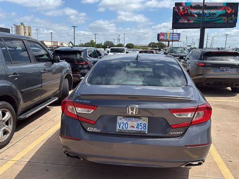 Used 2018 Honda Accord Sport image 11