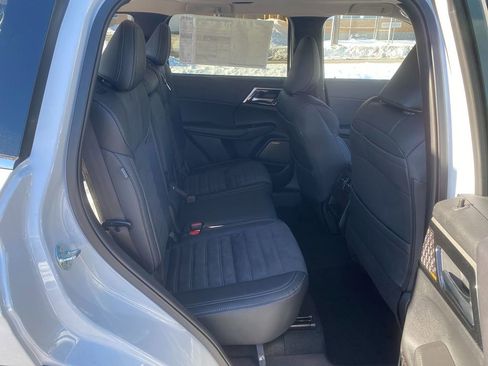 New 2026 Mitsubishi Outlander SE image 27