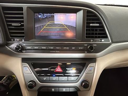 Used 2017 Hyundai Elantra SE FWD image 24