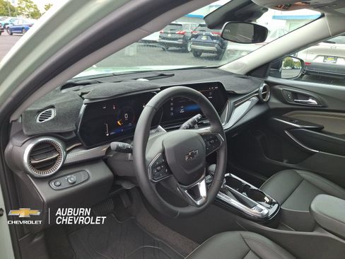 Used 2025 Chevrolet Trax ACTIV w/ Driver Confidence Package FWD image 16