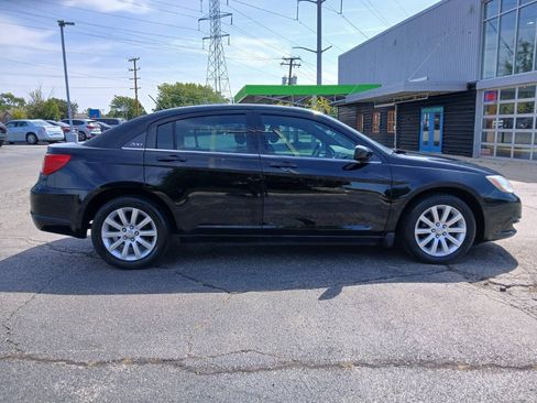 Used 2012 Chrysler 200 Touring FWD image 5