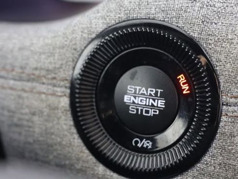 Used 2023 Jeep Compass Latitude image 17