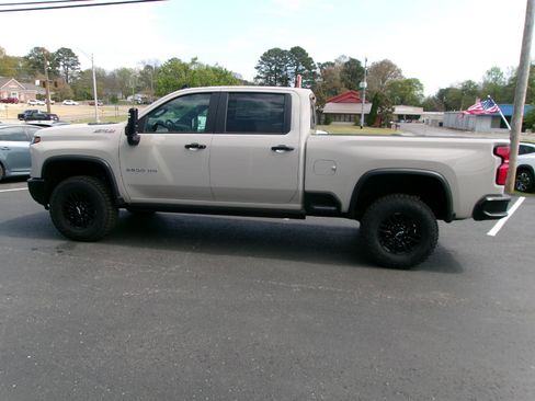 New 2026 Chevrolet Silverado 2500 ZR2 AWD/4WD image 7