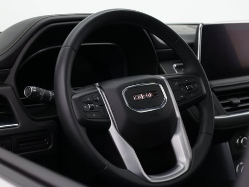 Used 2023 GMC Yukon XL SLT AWD/4WD image 16