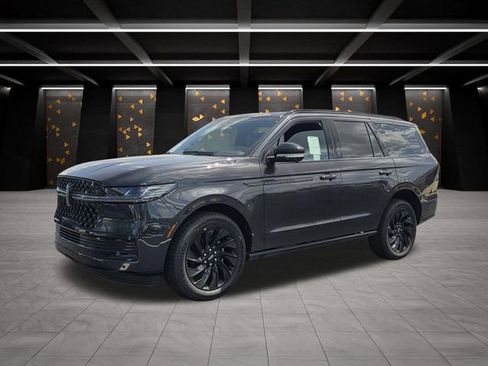New 2026 Lincoln Navigator Reserve AWD/4WD image 4