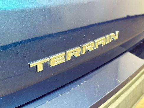 Used 2020 GMC Terrain SLE w/ Driver Convenience Package FWD image 7