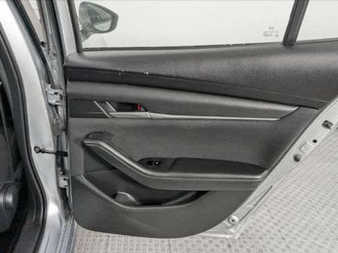 Used 2021 MAZDA MAZDA3 Sedan FWD image 19
