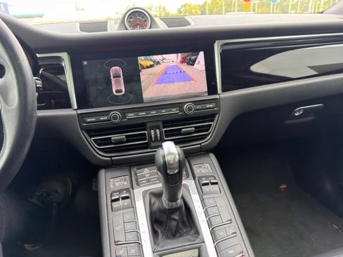 Used 2020 Porsche Macan AWD/4WD image 12
