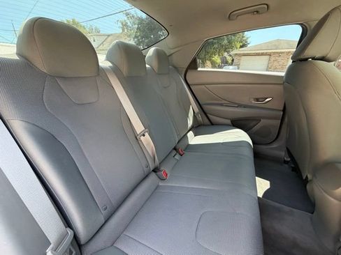 Used 2021 Hyundai Elantra SE FWD image 21