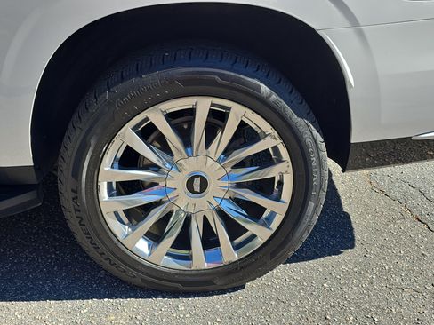 Used 2021 Cadillac Escalade ESV Premium Luxury image 34