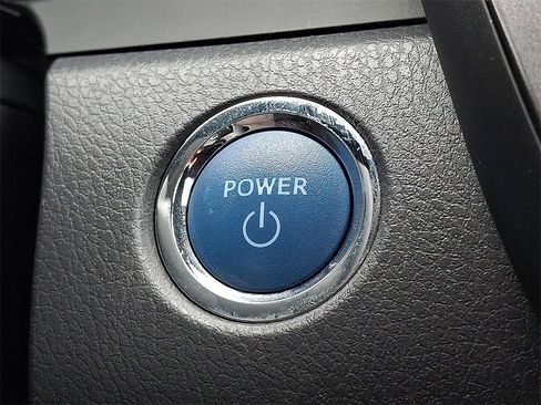 Used 2020 Toyota Camry XLE w/ Sunroof Package image 20