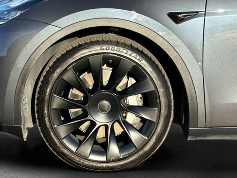 Used 2021 Tesla Model Y Long Range image 25