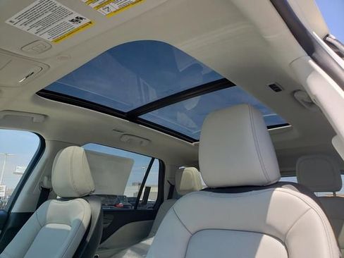 New 2026 Lincoln Aviator AWD image 18