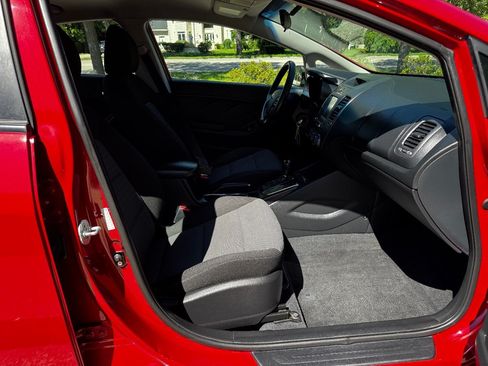 Used 2017 Kia Forte S FWD image 19