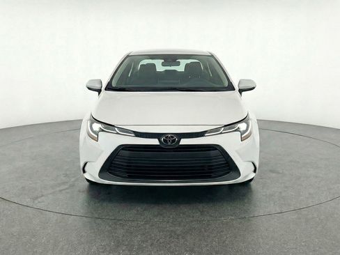 Used 2025 Toyota Corolla LE image 2