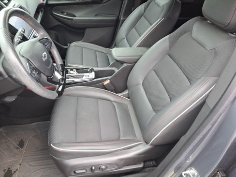 Used 2022 Chevrolet TrailBlazer RS w/ Technology Package FWD image 9
