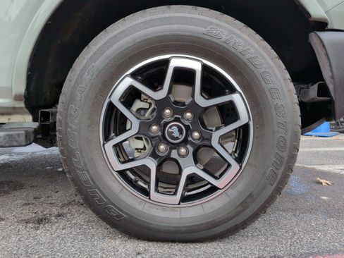 Used 2023 Ford Bronco Outer Banks image 13