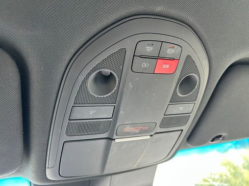 Used 2025 Genesis G70 2.5T image 30