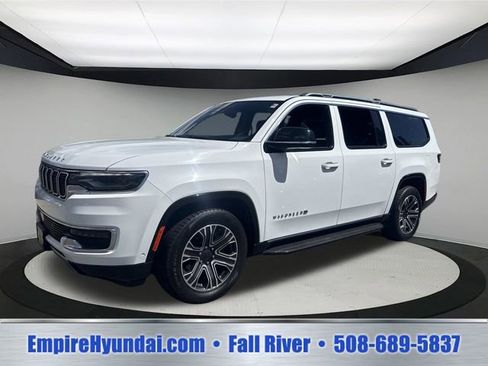 Used 2024 Jeep Wagoneer L Series II w/ Flexible Seating Group AWD/4WD image 1