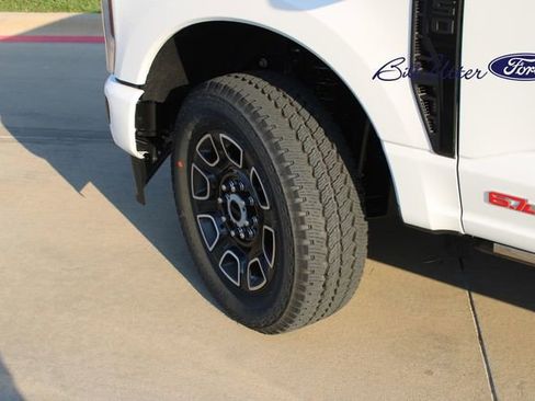 New 2026 Ford F350 Platinum w/ FX4 Off-Road Package image 5