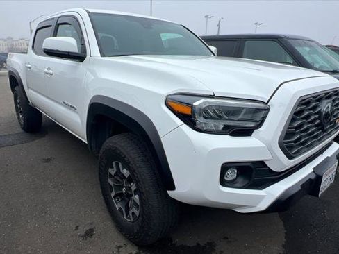Certified 2023 Toyota Tacoma TRD Off-Road image 3