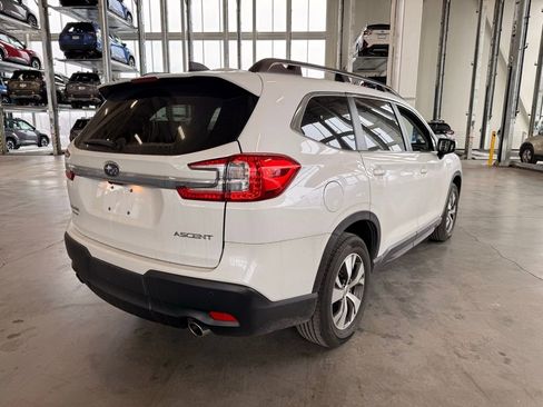 Used 2024 Subaru Ascent Premium w/ Convenience Package image 3