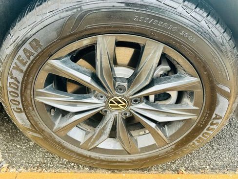 Certified 2024 Volkswagen Tiguan SE w/ MDO Package, Three-Row FWD image 7