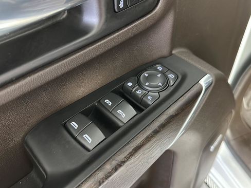 Used 2022 GMC Sierra 3500 Denali w/ Denali Ultimate Package AWD/4WD image 7