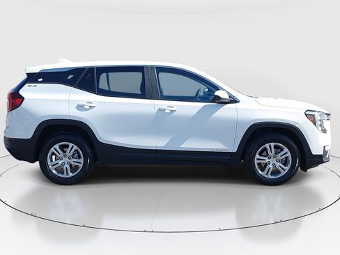 Used 2024 GMC Terrain SLE image 4