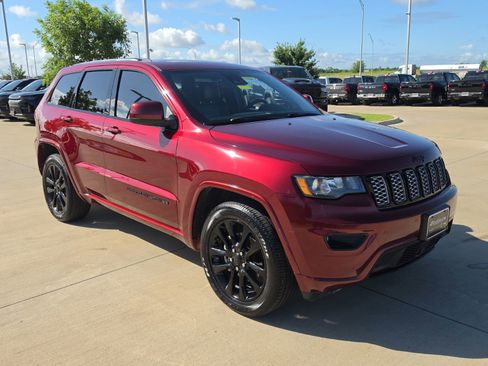Used 2020 Jeep Grand Cherokee Altitude RWD image 7