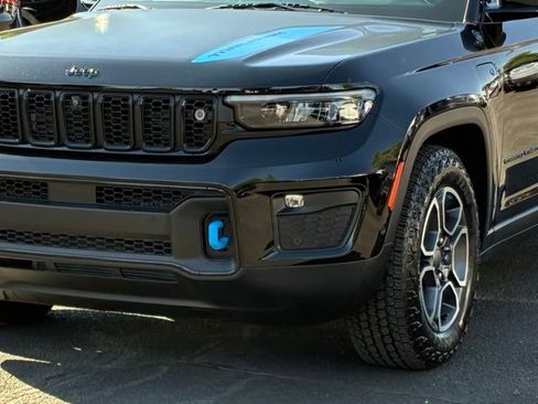 Used 2023 Jeep Grand Cherokee Trailhawk w/ Advanced Protech Group II AWD/4WD image 2
